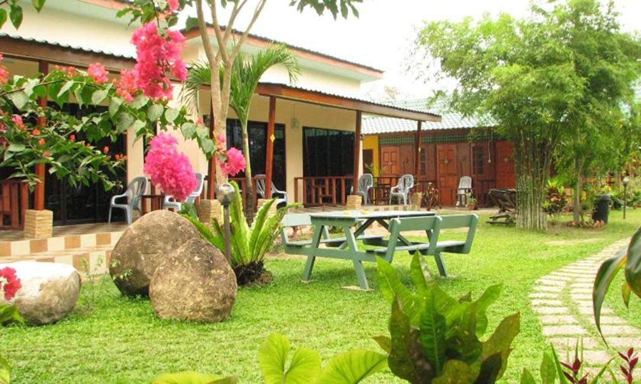 Cheers Chalet Kampong Juara Exterior photo